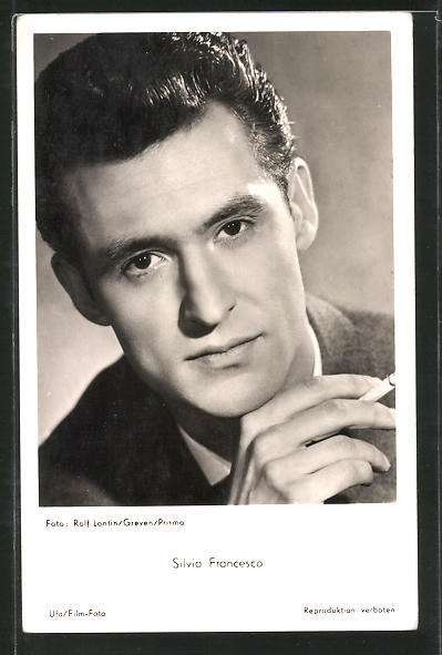 AK Schauspieler Silvio Francesco mit Zigarette in der Hand porträtiert